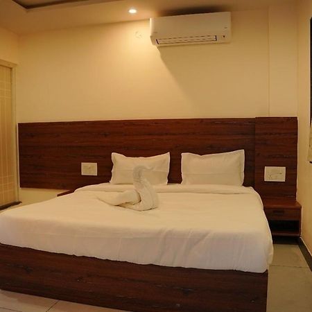 Super Townhouse Shivamogga Formerly Karthik Bhavan Buitenkant foto