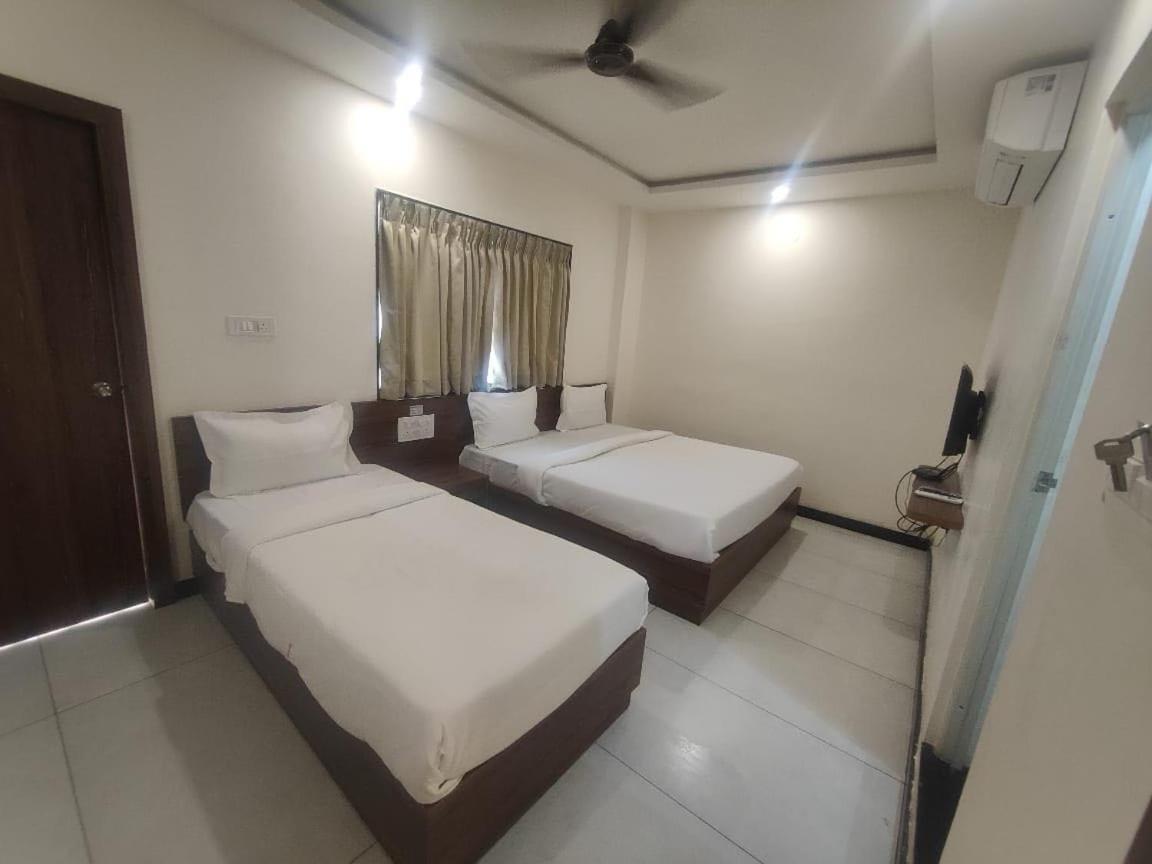 Super Townhouse Shivamogga Formerly Karthik Bhavan Buitenkant foto