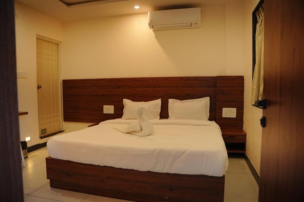 Super Townhouse Shivamogga Formerly Karthik Bhavan Buitenkant foto